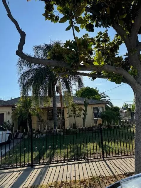 2452 S Holly Ave, Fresno, CA 93706