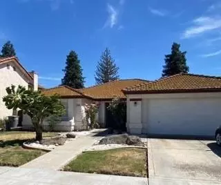 2492 Foxglove Way, Madera, CA 93637