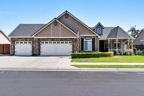 564 W Lester Ave, Clovis, CA 93619