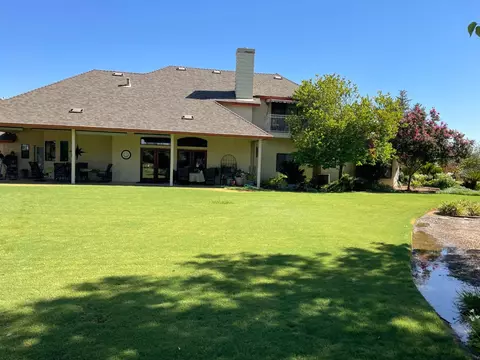 Exterior - 13925 E Shaw Ave, Sanger, CA 93657 photo 6 of 8