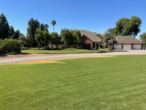 Exterior - 13925 E Shaw Ave, Sanger, CA 93657 photo 3 of 8