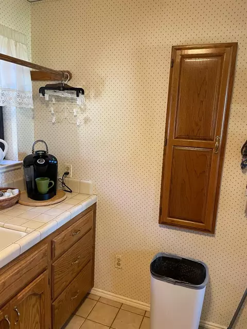 Kitchen - 13925 E Shaw Ave, Sanger, CA 93657 photo 6 of 7