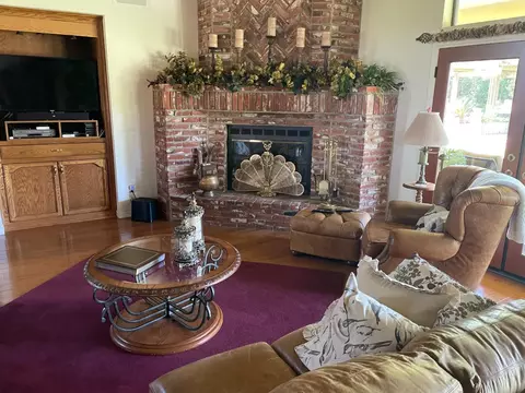 Living - 13925 E Shaw Ave, Sanger, CA 93657 photo 1 of 2