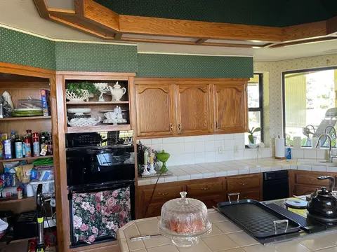 Kitchen - 13925 E Shaw Ave, Sanger, CA 93657 photo 2 of 7