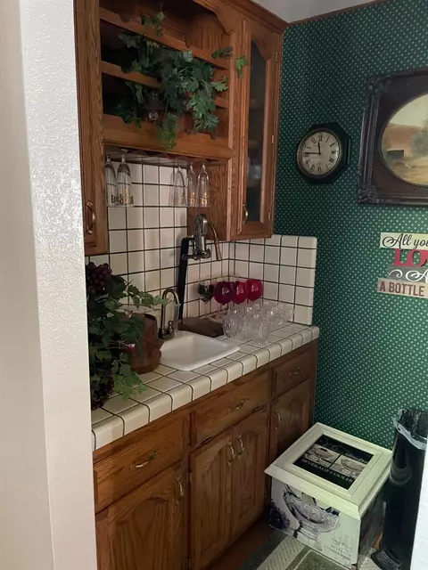Kitchen - 13925 E Shaw Ave, Sanger, CA 93657 photo 7 of 7
