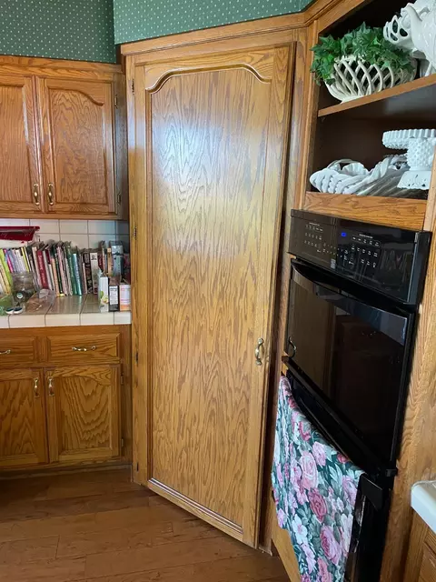 Kitchen - 13925 E Shaw Ave, Sanger, CA 93657 photo 3 of 7