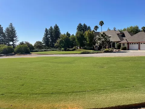 Exterior - 13925 E Shaw Ave, Sanger, CA 93657 photo 2 of 8