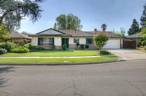 6749 N Vagedes Ave, Fresno, CA 93711