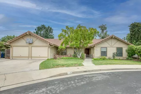 654 W Mesa Ave, Clovis, CA 93612