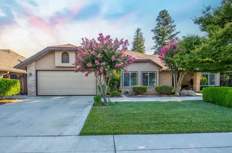 1298 E Fallbrook Ave, Fresno, CA 93720