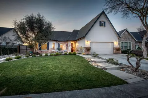 1674 N Cindy Ave, Clovis, CA 93619