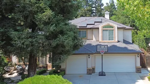 8295 N Yorktown Dr, Fresno, CA 93720