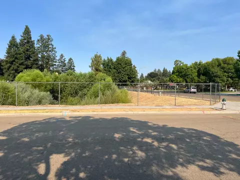 1848 S Orangewood Dr, Fresno, CA 93727
