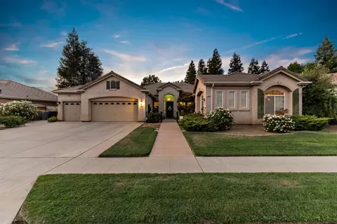 687 Richmond Ave, Clovis, CA 93619 photo 1
