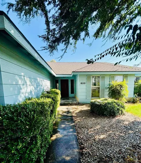 820 Vine St, Exeter, CA 93221