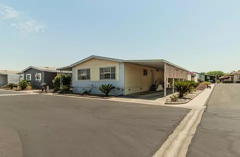 1551 6th Avenue Dr #155, Kingsburg, CA 93631