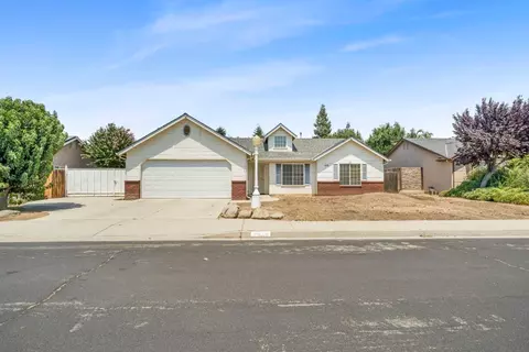 2919 Pontiac Ave, Clovis, CA 93611
