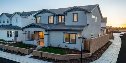 253 Peters Ln S, Madera, CA 93636