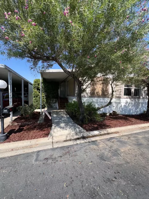2706 W Ashlan Ave #229, Fresno, CA 93705