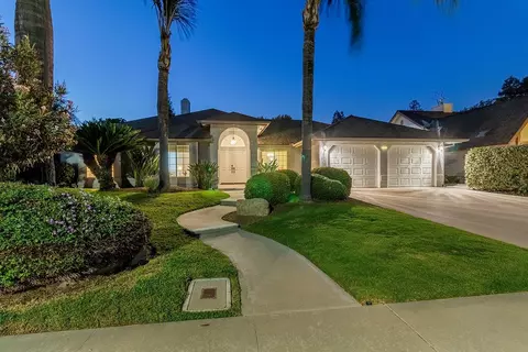 2371 Harold St, Kingsburg, CA 93631