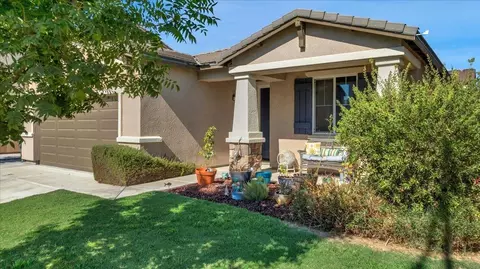 1184 S Carriage Ave, Fresno, CA 93727