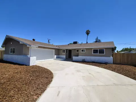 5636 E Tarpey Dr, Fresno, CA 93727