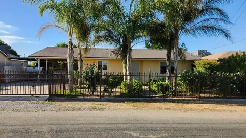 14076 Walnut St, Armona, CA 93202