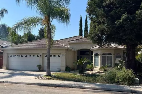 1843 Emerald Ave, Fresno, CA 93720