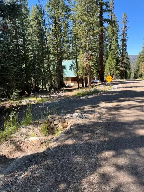 46 Courtright Way, Shaver Lake, CA 93664