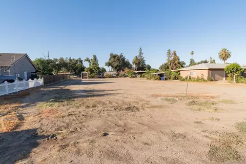 1 E Murphy Ave, Laton, CA 93242