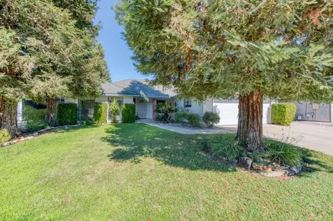943 Joshua Ave, Clovis, CA 93611