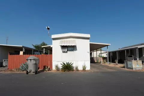 3109 W Mckinley Ave #43, Fresno, CA 93722