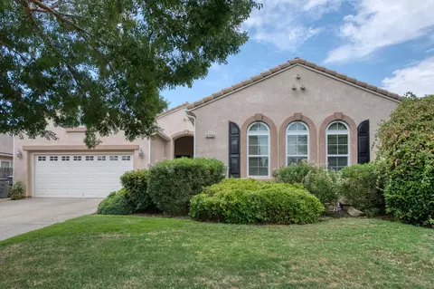 8199 N Paula Ave, Fresno, CA 93720