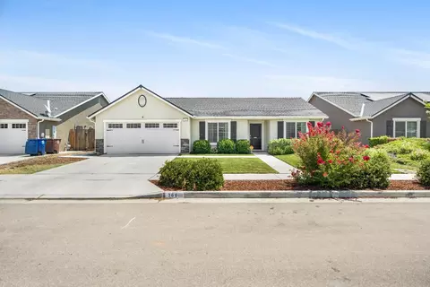 360 Rosewood Ave, Sanger, CA 93657