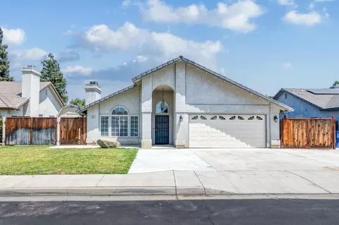 233 N Cypress Ave, Clovis, CA 93611