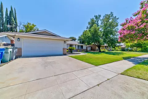 5268 E Inyo St, Fresno, CA 93727