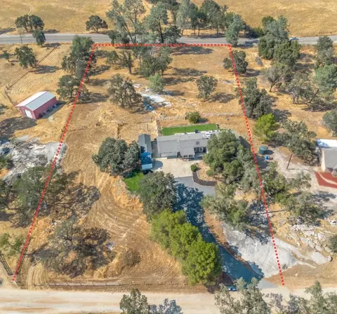 26602 Twin Ponds Rd, Clovis, CA 93619