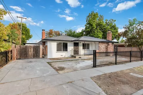 4166 Plaza Dr E, Fresno, CA 93702