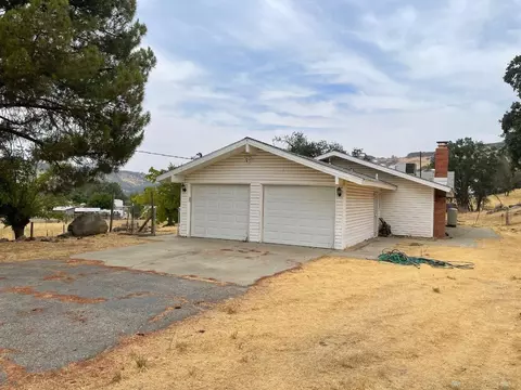 25187 Auberry Rd, Clovis, CA 93619