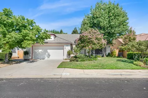 733 Applegate Ave, Clovis, CA 93611