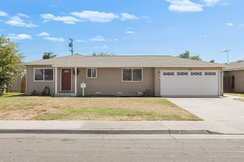 1075 NW Laurel Ln, Lemoore, CA 93245