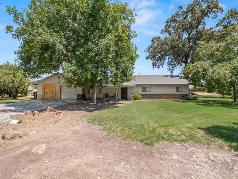 208 N Linwood St, Visalia, CA 93291