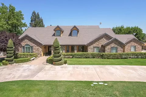 12586 E Ashlan Ave, Sanger, CA 93657