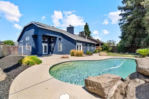 613 N Homsy Ave, Clovis, CA 93611