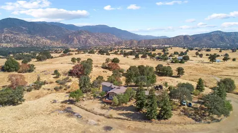 41518 Blue Oak Dr, Springville, CA 93265