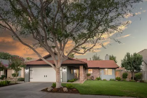 9234 N Whitney Ave, Fresno, CA 93720