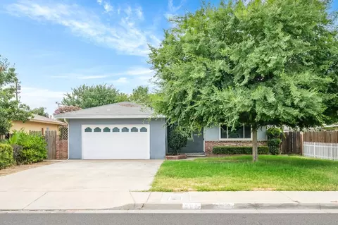 690 I St, Parlier, CA 93648