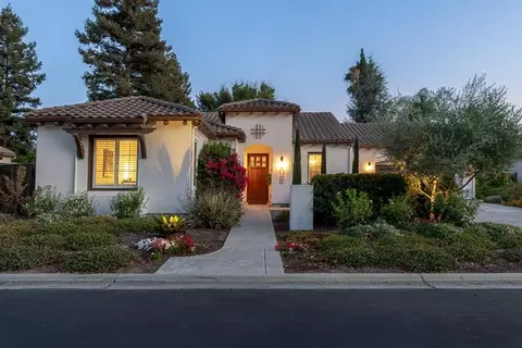 5421 W Sunnyview Ave, Visalia, CA 93291