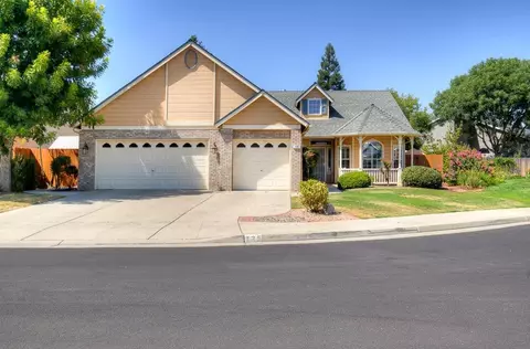135 W Vermont Ave, Clovis, CA 93619
