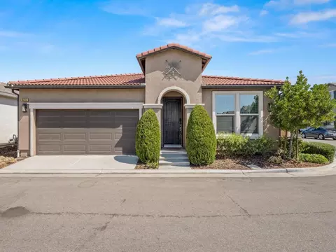 6232 Emma Dr, Fresno, CA 93727